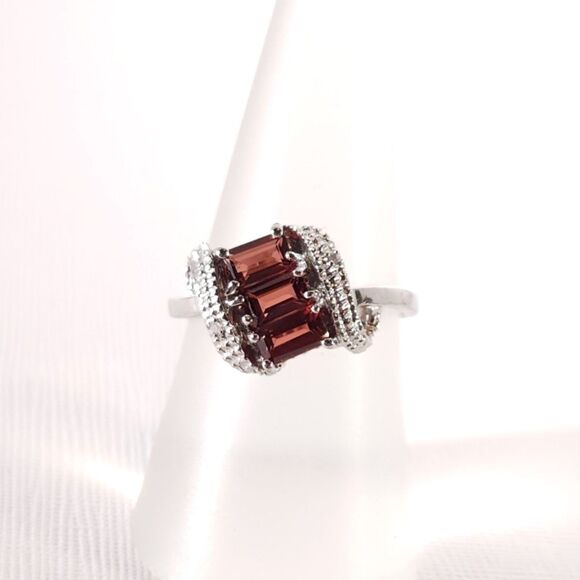 Garnet 1.1 Carats Ring Sterling Silver Size 7 - Picture 1 of 10